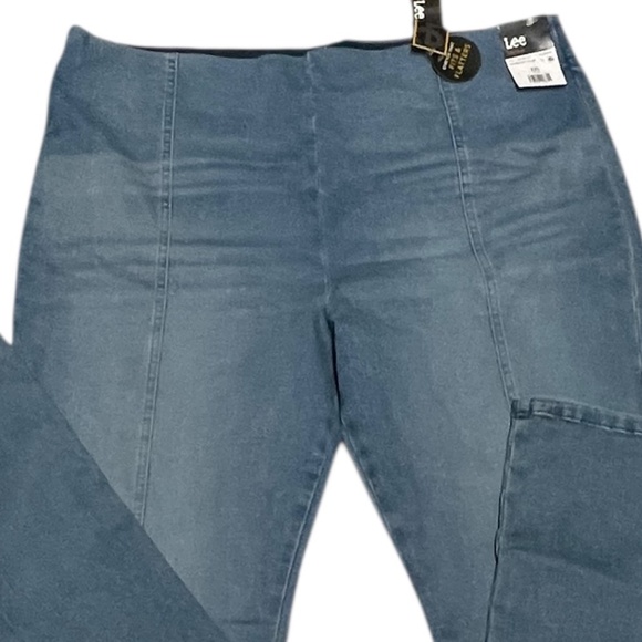 Lee Women's Heritage High Rise Pull On Flare Jean Size XXL NWT - Picture 3 of 13